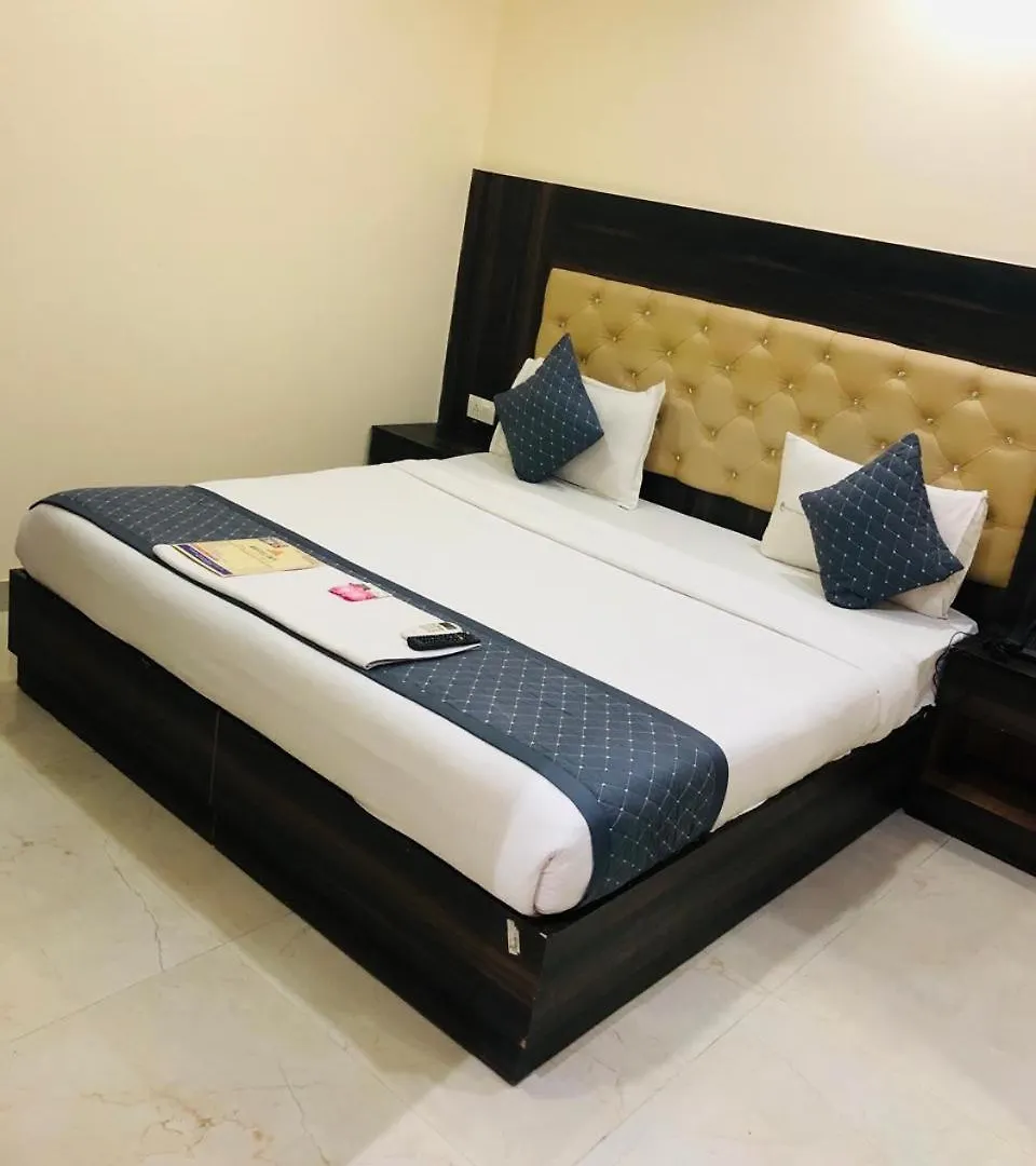 Hotel Ivy Plaza Near Igi Airport New Delhi 4*,